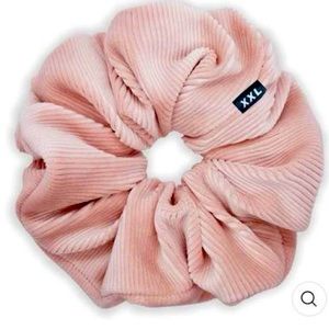 CHELS XXL SCRUNCHIE